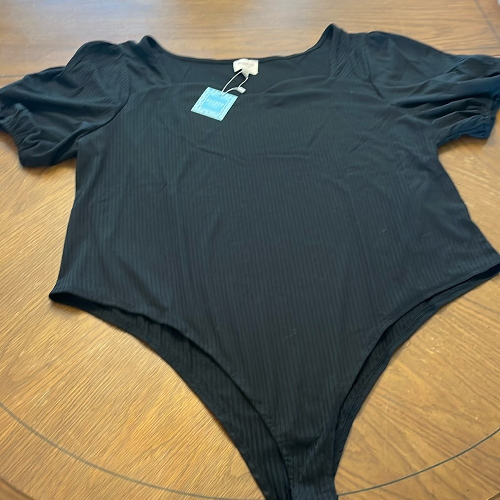 NWT Black Puff Sleeves Ribbed Body Suit w/ Sweetheart
Neckline Plus Size 3x - Picture 5 of 16